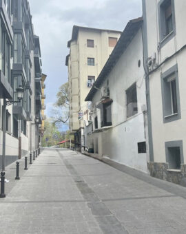 Piso a Reformar en el centro de Irún con ascensor