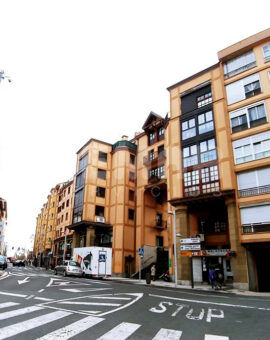 Local comercial junto a la estación y a 2′ de Pº de Colón