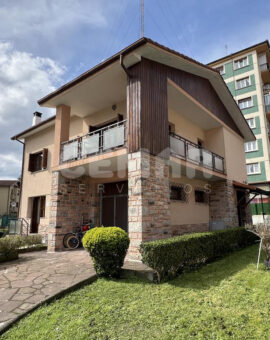 Villa Unifamiliar con 500m2 de jardín en pleno centro de Irún