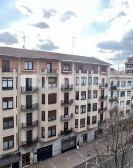 Magnifico local comercial entre Pº Colon e Iparralde, 3 plantas