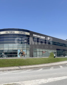 Magnífico Local-Despecho u otros usos, muy visible y con grandes ventanales Magnífico Local-Despecho u otros usos, muy visible y con grandes ventanales