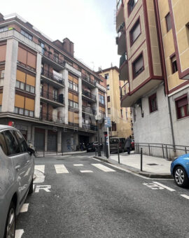 A un paso del centro de Irún. Junto a todos los servicios